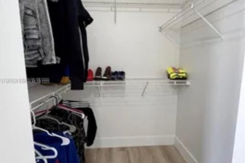 Casa en venta en Miami, Florida, 3 dormitorios, 107.3 m2 № 1921607 - foto 15