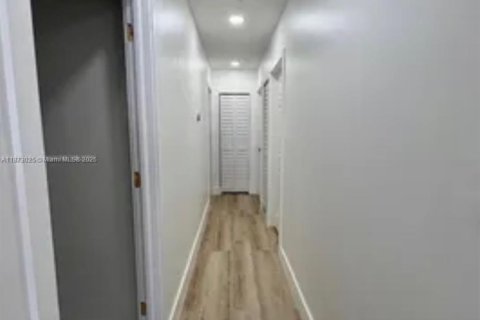 Casa en venta en Miami, Florida, 3 dormitorios, 107.3 m2 № 1921607 - foto 9