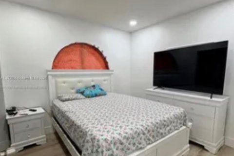 Casa en venta en Miami, Florida, 3 dormitorios, 107.3 m2 № 1921607 - foto 12