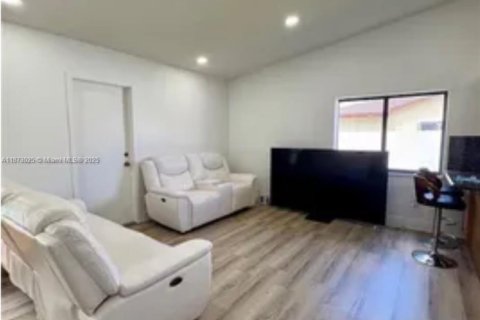 Casa en venta en Miami, Florida, 3 dormitorios, 107.3 m2 № 1921607 - foto 7