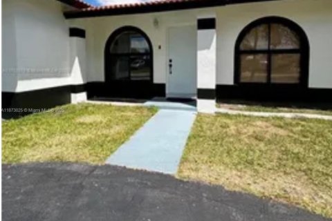 Casa en venta en Miami, Florida, 3 dormitorios, 107.3 m2 № 1921607 - foto 3
