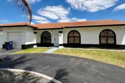 Casa en venta en Miami, Florida, 3 dormitorios, 107.3 m2 № 1921607 - foto 2