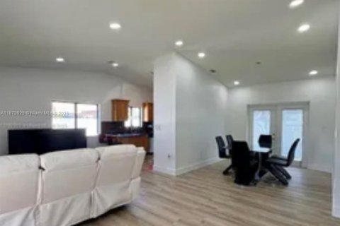 Casa en venta en Miami, Florida, 3 dormitorios, 107.3 m2 № 1921607 - foto 8