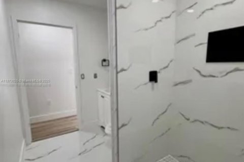 Casa en venta en Miami, Florida, 3 dormitorios, 107.3 m2 № 1921607 - foto 11