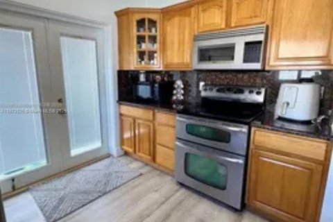 Casa en venta en Miami, Florida, 3 dormitorios, 107.3 m2 № 1921607 - foto 4
