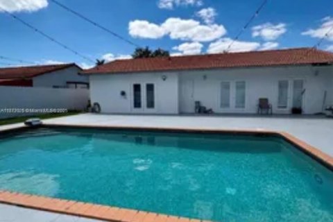 Casa en venta en Miami, Florida, 3 dormitorios, 107.3 m2 № 1921607 - foto 16