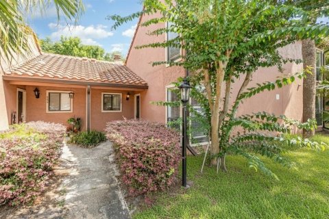 Townhouse in Winter Park, Florida 2 bedrooms, 104.05 sq.m. № 1919187 - photo 1