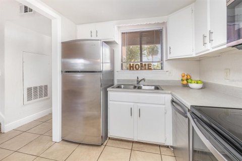 Townhouse in Winter Park, Florida 2 bedrooms, 104.05 sq.m. № 1919187 - photo 4