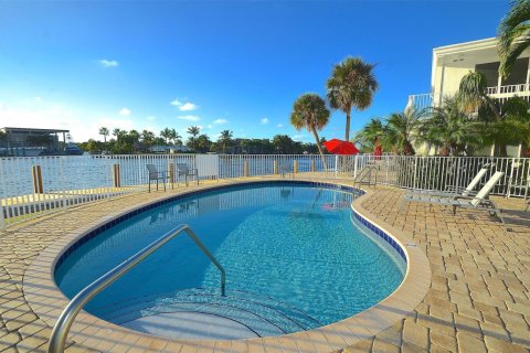 Condo in Pompano Beach, Florida, 1 bedroom  № 1103613 - photo 1