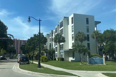 Condo in Sunny Isles Beach, Florida, 1 bedroom  № 1944964 - photo 6