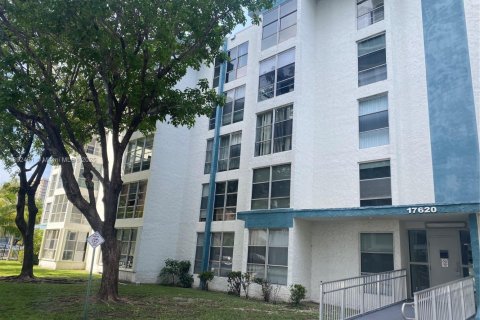 Condo in Sunny Isles Beach, Florida, 1 bedroom  № 1944964 - photo 3