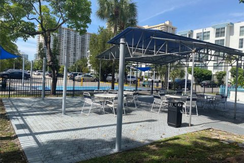 Condo in Sunny Isles Beach, Florida, 1 bedroom  № 1944964 - photo 9