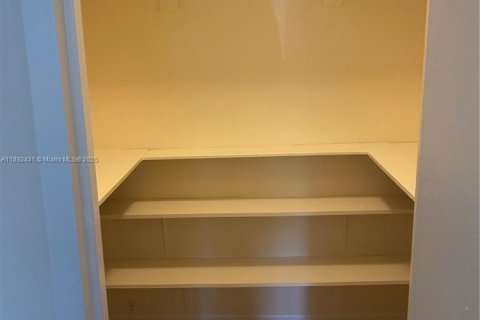 Condo in Sunny Isles Beach, Florida, 1 bedroom  № 1944964 - photo 20