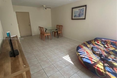 Condo in Sunny Isles Beach, Florida, 1 bedroom  № 1944964 - photo 12