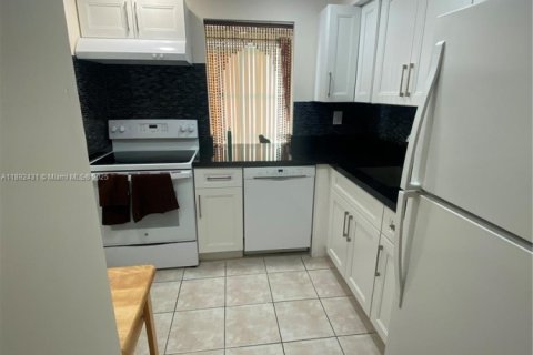 Condo in Sunny Isles Beach, Florida, 1 bedroom  № 1944964 - photo 18