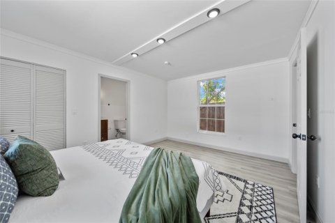 House in Saint Petersburg, Florida 4 bedrooms, 198.63 sq.m. № 1846768 - photo 6