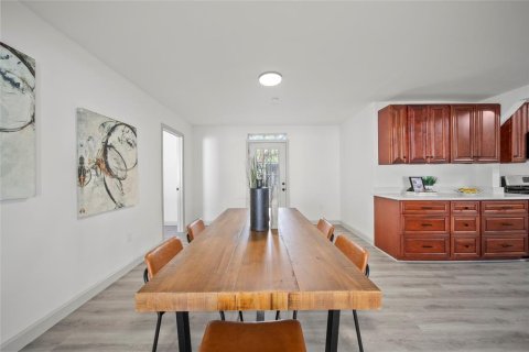 House in Saint Petersburg, Florida 4 bedrooms, 198.63 sq.m. № 1846768 - photo 12