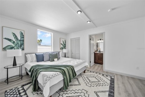 House in Saint Petersburg, Florida 4 bedrooms, 198.63 sq.m. № 1846768 - photo 5