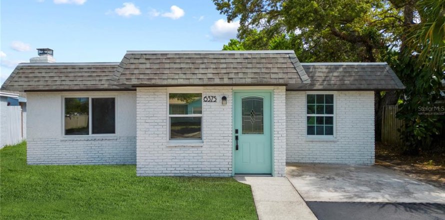 House in Saint Petersburg, Florida 4 bedrooms, 198.63 sq.m. № 1846768