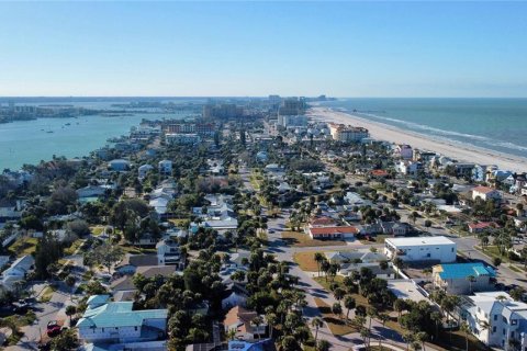 House in Clearwater, Florida 5 bedrooms, 400.59 sq.m. № 2324249 - photo 24