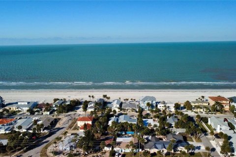 House in Clearwater, Florida 5 bedrooms, 400.59 sq.m. № 2324249 - photo 25
