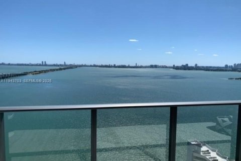 Кондоминиум с 2 спальнями в Майами, Флорида № 2000565