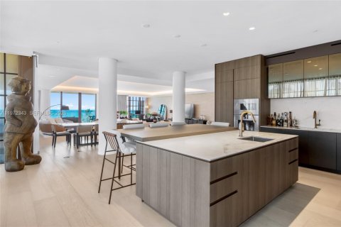 Condominio en venta en Surfside, Florida, 4 dormitorios, 445.75 m2 № 2033740 - foto 19