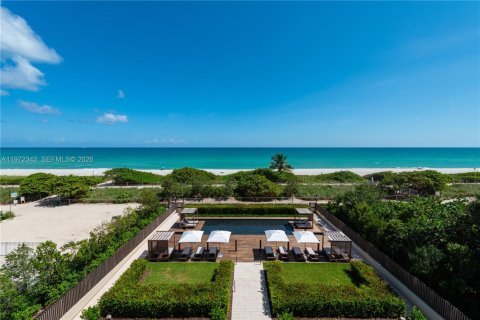 Condominio en venta en Surfside, Florida, 4 dormitorios, 445.75 m2 № 2033740 - foto 11