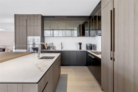 Condominio en venta en Surfside, Florida, 4 dormitorios, 445.75 m2 № 2033740 - foto 18