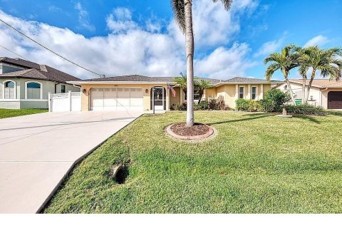 House in Port Charlotte, Florida 3 bedrooms, 174.28 sq.m. № 1853711 - photo 8