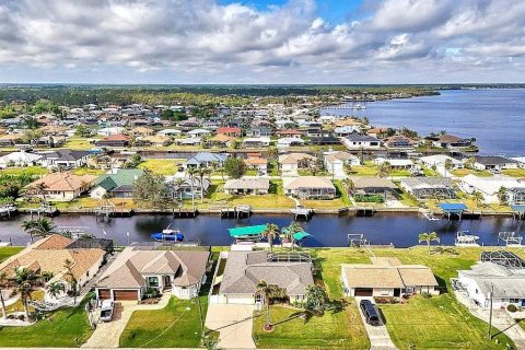 House in Port Charlotte, Florida 3 bedrooms, 174.28 sq.m. № 1853711 - photo 3