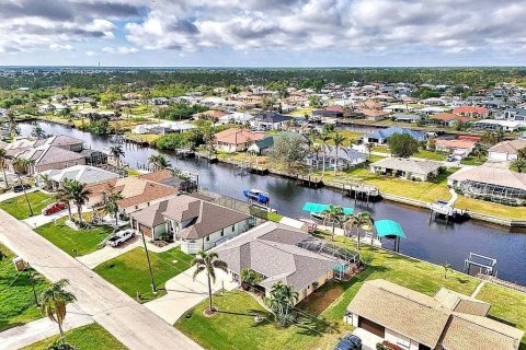 House in Port Charlotte, Florida 3 bedrooms, 174.28 sq.m. № 1853711 - photo 6