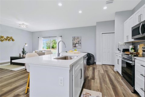 House in Port Charlotte, Florida 4 bedrooms, 151.99 sq.m. № 2219113 - photo 30