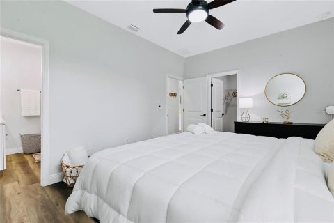 House in Port Charlotte, Florida 4 bedrooms, 151.99 sq.m. № 2219113 - photo 18