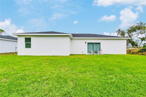 House in Port Charlotte, Florida 4 bedrooms, 151.99 sq.m. № 2219113 - photo 21
