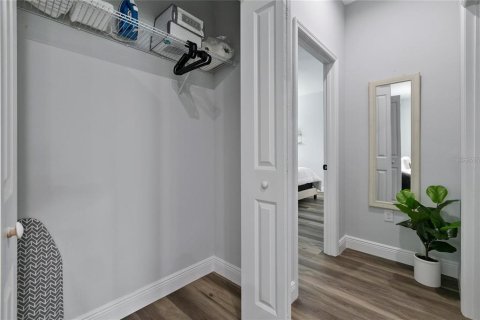 House in Port Charlotte, Florida 4 bedrooms, 151.99 sq.m. № 2219113 - photo 5