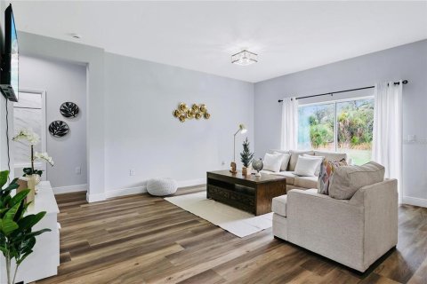 House in Port Charlotte, Florida 4 bedrooms, 151.99 sq.m. № 2219113 - photo 2