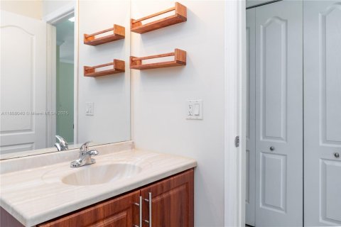Townhouse in Miami, Florida 2 bedrooms, 95.22 sq.m. № 1748482 - photo 23