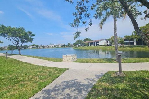 Condo in Oakland Park, Florida, 2 bedrooms № 2087145 - photo 18