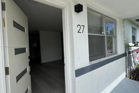 House in Miami, Florida 2 bedrooms, 140.47 sq.m. № 2013345 - photo 4