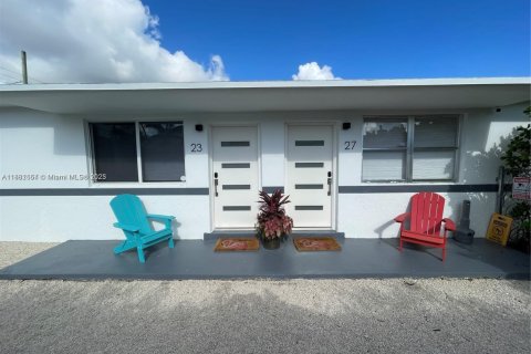 House in Miami, Florida 2 bedrooms, 140.47 sq.m. № 2013345