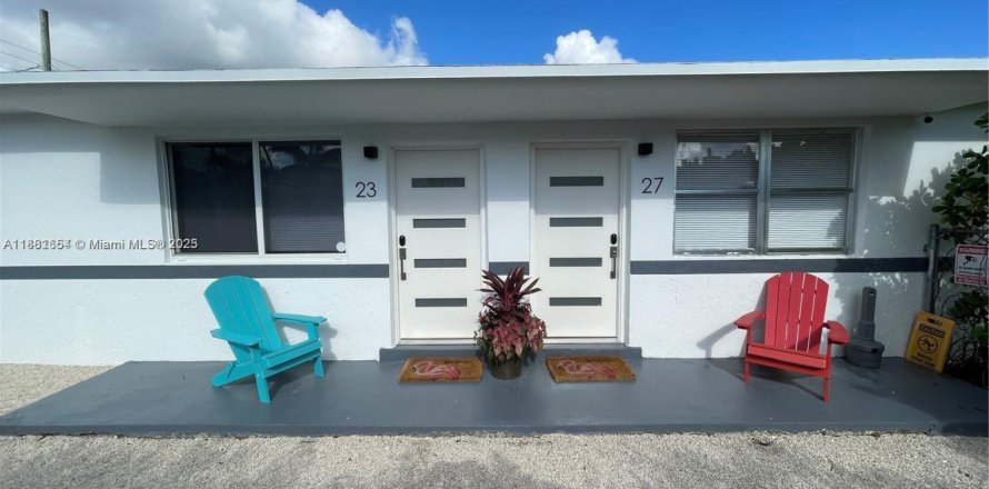 House in Miami, Florida 2 bedrooms, 140.47 sq.m. № 2013345