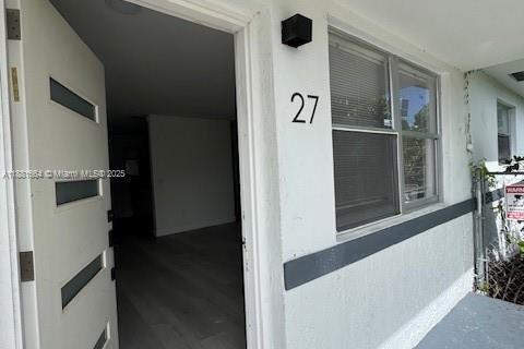 House in Miami, Florida 2 bedrooms, 140.47 sq.m. № 2013345 - photo 10