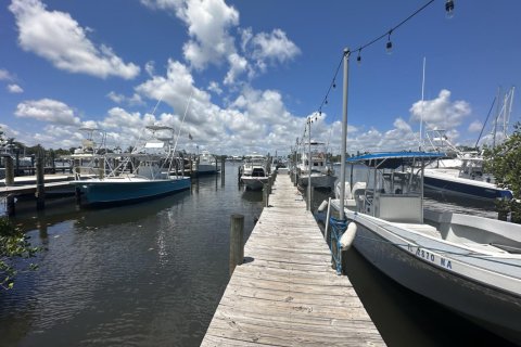 Propiedad comercial en alquiler en Stuart, Florida, 1 dormitorio, 62.24 m2 № 1160747 - foto 1