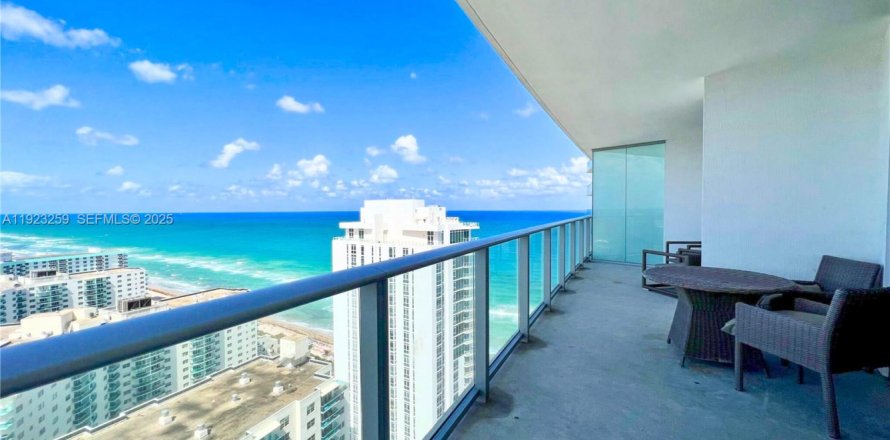 Condo à Hollywood, Floride, 2 chambres  № 1976922