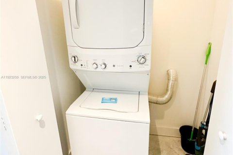 Copropriété à vendre à Hollywood, Floride: 2 chambres, 104.89 m2 № 1976922 - photo 29