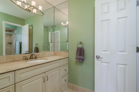 House in New Port Richey, Florida 2 bedrooms, 168.25 sq.m. № 1781003 - photo 22