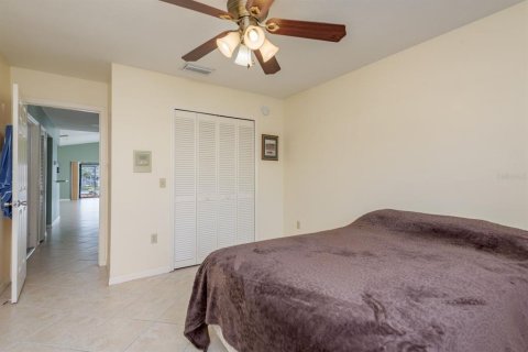 House in New Port Richey, Florida 2 bedrooms, 168.25 sq.m. № 1781003 - photo 25