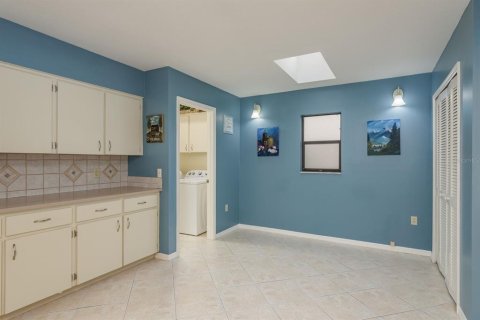 House in New Port Richey, Florida 2 bedrooms, 168.25 sq.m. № 1781003 - photo 17