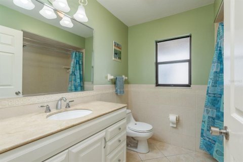 House in New Port Richey, Florida 2 bedrooms, 168.25 sq.m. № 1781003 - photo 26